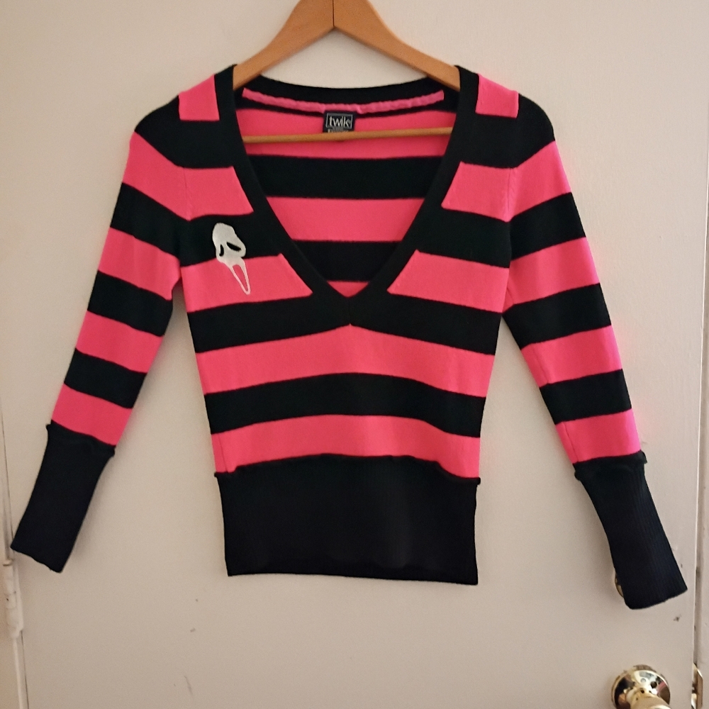 Twik V-Neck Knit Top - Picture 6 of 6